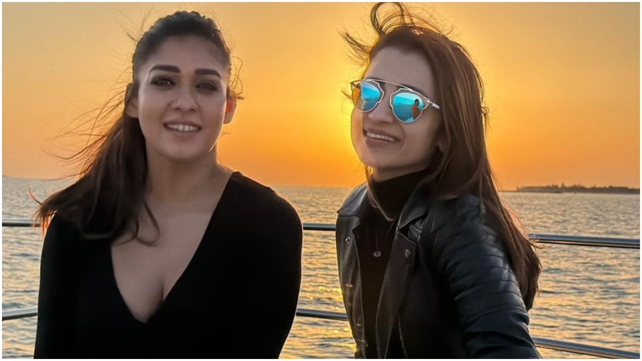 ನಯನತಾರಾ ಹಾಗೂ ತ್ರಿಶಾ ಮಧ್ಯೆ ವೈಮನಸ್ಸಿದೆ ಎಂಬ ಮಾತಿತ್ತು. ಅದನ್ನು ಇವರು ದೂರ ಮಾಡಿದ್ದಾರೆ. ಒಟ್ಟಿಗೆ ಸಮಯ ಕಳೆದ ಫೋಟೋನ ಸೋಶಿಯಲ್ ಮೀಡಿಯಾದಲ್ಲಿ ಹಂಚಿಕೊಂಡಿದ್ದಾರೆ. ಈ ಫೋಟೋನ ಫ್ಯಾನ್ಸ್ ಇಷ್ಟಪಟ್ಟಿದ್ದಾರೆ. 