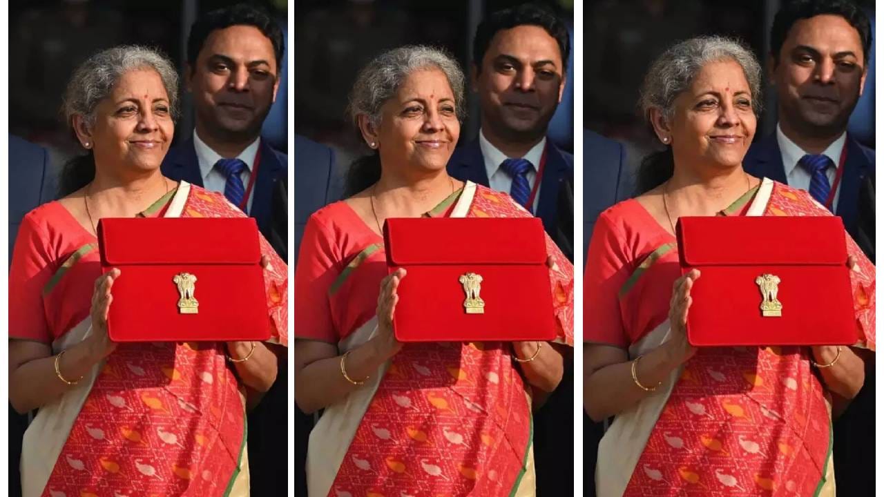 2021-22ರ ಬಜೆಟ್: ಕೋವಿಡ್ನಿಂದ ಜರ್ಝರಿತಗೊಳ್ಳುತ್ತಿದ್ದ ಸಂದರ್ಭದಲ್ಲಿ ಮಂಡನೆಯಾದ ಮೂರನೇ ಬಜೆಟ್ನಲ್ಲಿ ನಿರ್ಮಲಾ ಸೀತಾರಾಮನ್ ಹೈದರಾಬಾದ್ ಪೋಚಂಪಳ್ಳಿ ಗ್ರಾಮದ ಪೋಚಂಪಳ್ಳಿ ರೇಷ್ಮೆ ಸೀರೆಯಲ್ಲಿ ಕಂಗೊಳಿಸಿದ್ದರು. ಕೆಂಪು ಮತ್ತು ಬಿಳಿ ಬಣ್ಣದ ಈ ಸೀರೆ ಇಕ್ಕತ್ ಶೈಲಿಯನ್ನು ಹೊಂದಿತ್ತು.