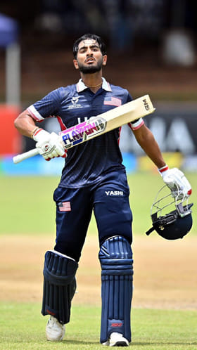 ಮಗನ ಶತಕಕ್ಕೆ ಅಮ್ಮನ ಸಂಭ್ರಮ