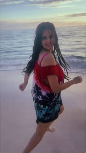 ಸಮುದ್ರ ತೀರದಲ್ಲಿ ನಿವೇದಿತಾ ಗೌಡ ಮಸ್ತಿ