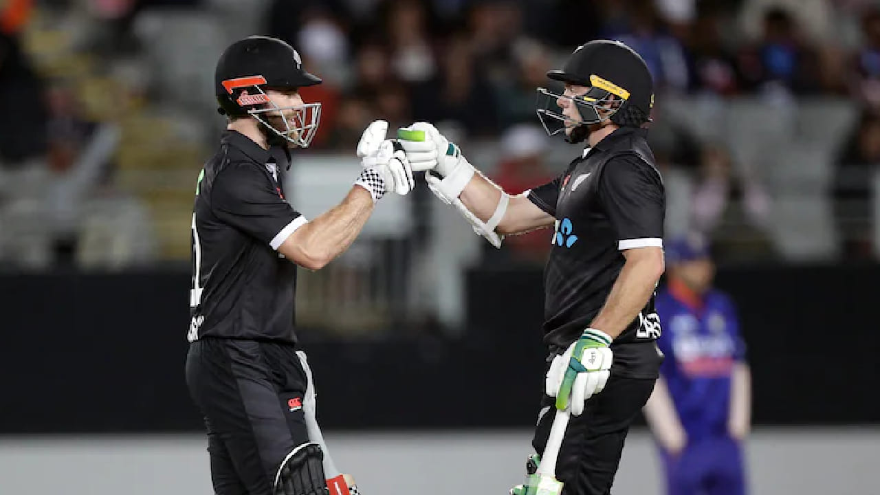 ಗುವಾಹಟಿಯಲ್ಲಿ ನಡೆದ ಈ ಪಂದ್ಯದಲ್ಲಿ ಟಾಸ್ ಗೆದ್ದ ಟೀಮ್ ಇಂಡಿಯಾ ನಾಯಕ ಸೂರ್ಯಕುಮಾರ್ ಯಾದವ್ ಬೌಲಿಂಗ್ ಆಯ್ದುಕೊಂಡಿದ್ದರು. ಅದರಂತೆ ಮೊದಲು ಬ್ಯಾಟ್ ಮಾಡಿದ ನ್ಯೂಝಿಲೆಂಡ್ ತಂಡವು 20 ಓವರ್​ಗಳಲ್ಲಿ 9 ವಿಕೆಟ್ ಕಳೆದುಕೊಂಡು 153 ರನ್​ ಕಲೆಹಾಕಿದ್ದರು.