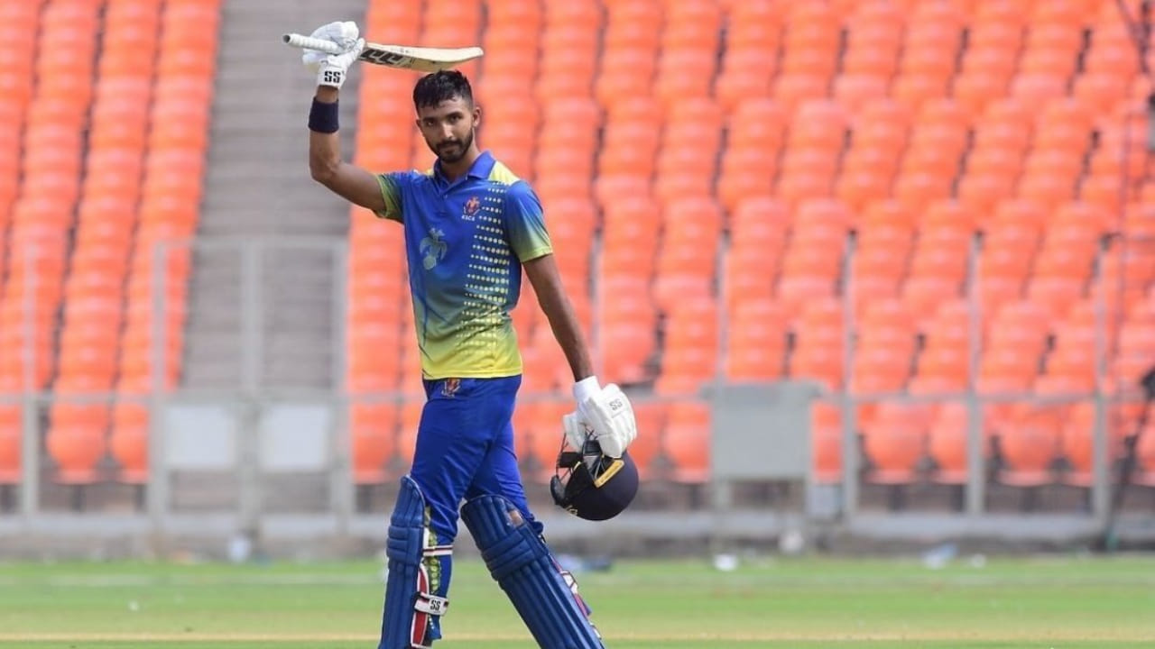 ಈ ಆವೃತ್ತಿಯಲ್ಲಿ ಇದುವರೆಗೆ 6 ಪಂದ್ಯಗಳನ್ನಾಡಿರುವ ಪಡಿಕ್ಕಲ್ 605 ರನ್ ಕಲೆಹಾಕಿದ್ದಾರೆ. ಇದರಲ್ಲಿ 4 ಭರ್ಜರಿ ಶತಕಗಳು ಹಾಗೂ ಒಂದು ಅರ್ಧಶತಕ ಸೇರಿದೆ. ಅಂದರೆ ಪಡಿಕ್ಕಲ್ ಆಡಿರುವ 6 ಪಂದ್ಯಗಳಲ್ಲಿ ಒಂದು ಪಂದ್ಯವನ್ನು ಹೊರತುಪಡಿಸಿ ಉಳಿದ 5 ಪಂದ್ಯಗಳಲ್ಲಿ ಶತಕ ಹಾಗೂ ಅರ್ಧಶತಕದ ಇನ್ನಿಂಗ್ಸ್ ಆಡಿದ್ದಾರೆ.