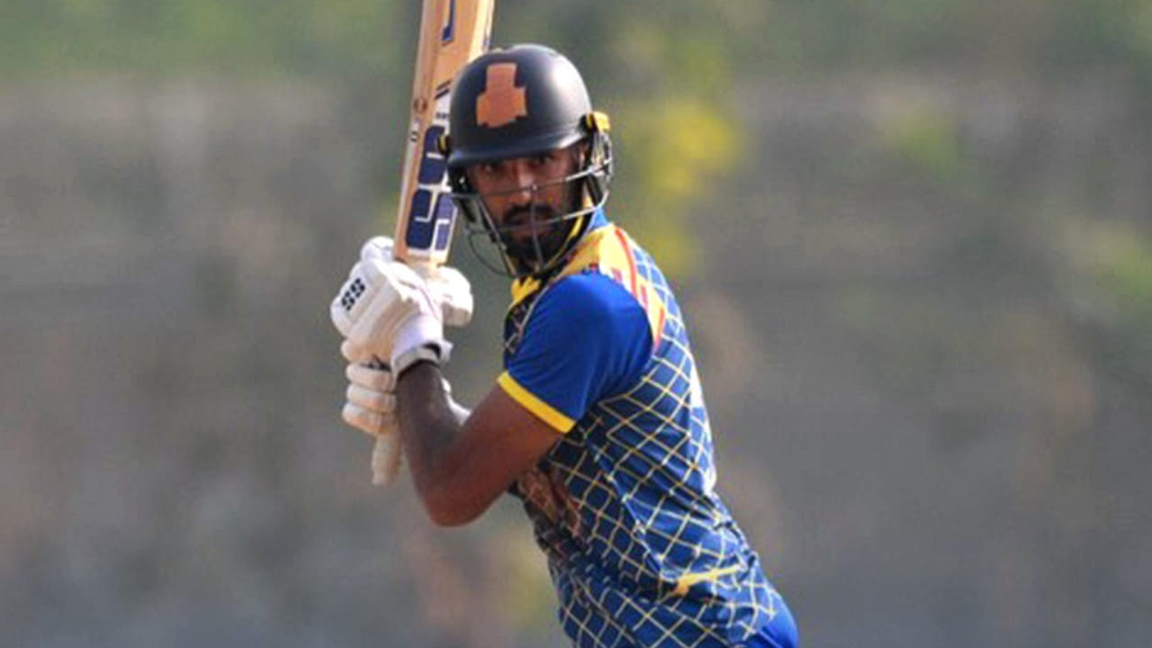 ವಿಜಯ್ ಹಜಾರೆ ಟ್ರೋಫಿಯಲ್ಲಿ ತನ್ನ ಆರನೇ ಪಂದ್ಯವನ್ನು ಆಡಿದ ಕರ್ನಾಟಕ ತಂಡ ರಾಜಸ್ಥಾನ ವಿರುದ್ಧ 150 ರನ್ಗಳ ಜಯ ಸಾಧಿಸಿದೆ. ಎಂದಿನಂತೆ ಈ ಪಂದ್ಯದಲ್ಲೂ ಕರ್ನಾಟಕ ಪರ ಮಿಂಚಿದ ಆರಂಭಿಕ ಆಟಗಾರ ದೇವದತ್ ಪಡಿಕ್ಕಲ್ 82 ಎಸೆತಗಳಲ್ಲಿ 91 ರನ್ಗಳ ಇನ್ನಿಂಗ್ಸ್ ಆಡಿದರು. ಆದರೆ ಕೇವಲ 9 ರನ್ಗಳಿಂದ ಈ ಟೂರ್ನಿಯ ಐದನೇ ಶತಕದಿಂದ ವಂಚಿತರಾದರು. ಆದಾಗ್ಯೂ ಈ ಪಂದ್ಯದಲ್ಲಿ ಪಡಿಕ್ಕಲ್ ಅಪರೂಪದ ದಾಖಲೆಯೊಂದನ್ನು ನಿರ್ಮಿಸಿದರು.