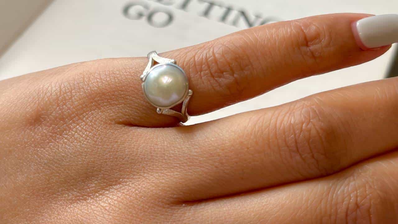 Pearl Ring: ಮುತ್ತಿನ ಉಂಗುರ ಧರಿಸುವುದರಿಂದ ಸಿಗುತ್ತೆ ಅಪಾರ ಪ್ರಯೋಜನ; ಜ್ಯೋತಿಷ್ಯ ಸಲಹೆ ಇಲ್ಲಿದೆ Pearl Ring: ಮುತ್ತಿನ ಉಂಗುರ ಧರಿಸುವುದರಿಂದ ಸಿಗುತ್ತೆ ಅಪಾರ ಪ್ರಯೋಜನ; ಜ್ಯೋತಿಷ್ಯ ಸಲಹೆ ಇಲ್ಲಿದೆ