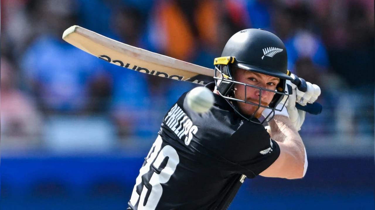 ಸಾಮಾನ್ಯವಾಗಿ ಸ್ಫೋಟಕ ಬ್ಯಾಟಿಂಗ್ ಮತ್ತು ಫಿನಿಶಿಂಗ್‌ಗೆ ಹೆಸರುವಾಸಿಯಾಗಿದ್ದ ಫಿಲಿಪ್ಸ್ ಎಚ್ಚರಿಕೆಯಿಂದ ಆಟವಾಡಿ ತಂಡದ ಇನ್ನಿಂಗ್ಸ್ ಸ್ಥಿರಗೊಳಿಸಿದರು. ಮಾತ್ರವಲ್ಲದೆ ಅವರ ವೃತ್ತಿಜೀವನದ ಆರನೇ ಅರ್ಧಶತಕವನ್ನು ಪೂರ್ಣಗೊಳಿಸಿದರು. ಈ ಮೂಲಕ ಭಾರತದ ವಿರುದ್ಧ ತಮ್ಮ ಮೊದಲ ಅರ್ಧಶತಕವನ್ನು ಪೂರೈಸಿದರು.
