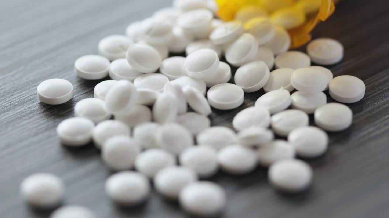 ಪ್ರಿಯಕರನ ಜತೆ ಓಡಿ ಹೋಗಲು 3 ಮಕ್ಕಳಿಗೆ ಹಣ್ಣಿನಲ್ಲಿ ನಿದ್ರೆ ಮಾತ್ರೆ ಬೆರೆಸಿ, ಕತ್ತು ಹಿಸುಕಿ ಕೊಂದ ಮಹಿಳೆ ಪ್ರಿಯಕರನ ಜತೆ ಓಡಿ ಹೋಗಲು 3 ಮಕ್ಕಳಿಗೆ ಹಣ್ಣಿನಲ್ಲಿ ನಿದ್ರೆ ಮಾತ್ರೆ ಬೆರೆಸಿ, ಕತ್ತು ಹಿಸುಕಿ ಕೊಂದ ಮಹಿಳೆ