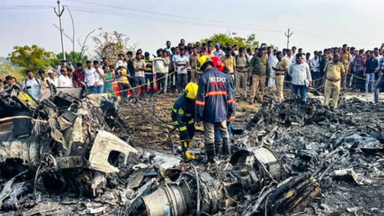 ಅಜಿತ್ ಪವಾರ್ ಇದ್ದ ವಿಮಾನ ಅಪಘಾತ: ಕೊನೇ ಸಮಯದಲ್ಲಿ ಪೈಲಟ್ ಬದಲಾವಣೆ ಮಾಡಲಾಗಿತ್ತೇ? ಅಜಿತ್ ಪವಾರ್ ಇದ್ದ ವಿಮಾನ ಅಪಘಾತ: ಕೊನೇ ಸಮಯದಲ್ಲಿ ಪೈಲಟ್ ಬದಲಾವಣೆ ಮಾಡಲಾಗಿತ್ತೇ?