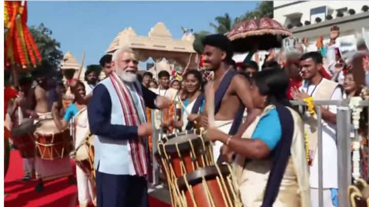 Video: ಕೇರಳದ ಚೆಂಡೆ ಬಾರಿಸಿದ ಪ್ರಧಾನಿ ಮೋದಿ Video: ಕೇರಳದ ಚೆಂಡೆ ಬಾರಿಸಿದ ಪ್ರಧಾನಿ ಮೋದಿ