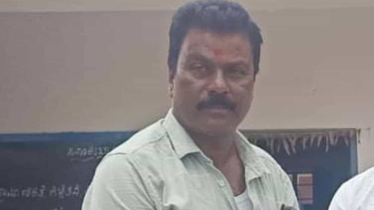 ಮಾಟ-ಮಂತ್ರ ಮಾಡುತ್ತಿದ್ದ ಪೂಜಾರಿಯ ಬರ್ಬರ ಹತ್ಯೆ: ಅಮಾವಾಸ್ಯೆಯಂದೇ ಕೃತ್ಯವೆಸಗಿದ ದುಷ್ಕರ್ಮಿಗಳು ಮಾಟ-ಮಂತ್ರ ಮಾಡುತ್ತಿದ್ದ ಪೂಜಾರಿಯ ಬರ್ಬರ ಹತ್ಯೆ: ಅಮಾವಾಸ್ಯೆಯಂದೇ ಕೃತ್ಯವೆಸಗಿದ ದುಷ್ಕರ್ಮಿಗಳು
