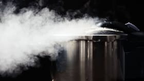 ಪ್ರೆಶರ್ ಕುಕ್ಕರ್ ಸ್ಫೋಟಗೊಳ್ಳುವ ಮೊದಲು ಕಾಣಿಸಿಕೊಳ್ಳುವ ಸಂಕೇತಗಳಿವು