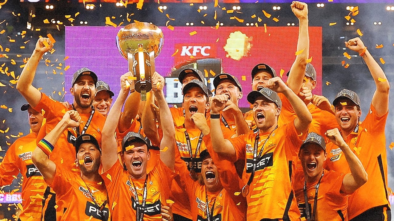 ಟಿ20 ಲೀಗ್ ಕ್ರಿಕೆಟ್​ನಲ್ಲಿ ಪರ್ತ್​ ಸ್ಕಾಚರ್ಸ್ (Perth Scorchers)  ತಂಡ ಹೊಸ ಇತಿಹಾಸ ನಿರ್ಮಿಸಿದೆ. ಅದು ಕೂಡ ಮುಂಬೈ ಇಂಡಿಯನ್ಸ್ (MI) ಹಾಗೂ ಚೆನ್ನೈ ಸೂಪರ್ ಕಿಂಗ್ಸ್ (CSK) ತಂಡಗಳ ಭರ್ಜರಿ ದಾಖಲೆಗಳನ್ನು ಅಳಿಸಿ ಹಾಕುವ ಮೂಲಕ ಎಂಬುದು ವಿಶೇಷ. 