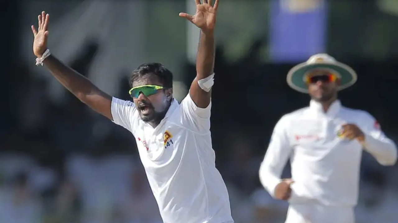 ಶ್ರೀಲಂಕಾದ ದೇಶಿ ಸೂಪರ್​ಸ್ಟಾರ್ ಎಡಗೈ ಸ್ಪಿನ್ನರ್ ಮಲಿಂದಾ ಪುಷ್ಪಕುಮಾರ ಕ್ರಿಕೆಟ್ ಇತಿಹಾಸದಲ್ಲಿ ತಮ್ಮ ಹೆಸರನ್ನು ಸುವರ್ಣಾಕ್ಷರಗಳಲ್ಲಿ ಬರೆದಿದ್ದಾರೆ. ಈ ಸ್ಪಿನ್ ಮಾಂತ್ರಿಕ ಪ್ರಥಮ ದರ್ಜೆ ಕ್ರಿಕೆಟ್‌ನಲ್ಲಿ 1,000 ವಿಕೆಟ್‌ಗಳನ್ನು ಪಡೆದ ಅಪರೂಪದ ದಾಖಲೆಯನ್ನು ನಿರ್ಮಿಸಿದ್ದಾರೆ. 