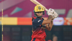 ಚೊಚ್ಚಲ ಅರ್ಧಶತಕ ಚಚ್ಚಿದ ರಾಧಾ ಯಾದವ್