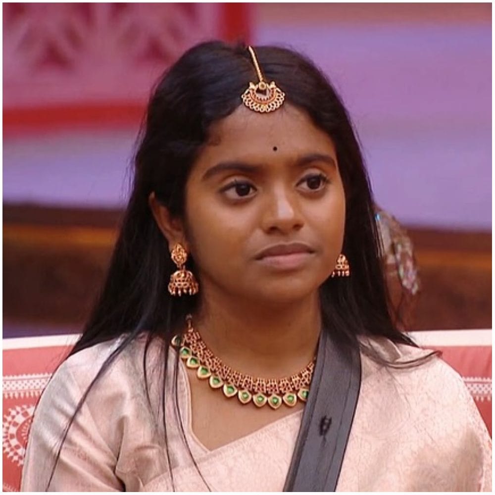 ಅಶ್ವಿನಿ ಗೌಡ ಅವರು ರಕ್ಷಿತಾ ಶೆಟ್ಟಿಯನ್ನು ಗೋಳುಹೊಯ್ದುಕೊಂಡರು. ಗೆಜ್ಜೆ ವಿಷಯದಲ್ಲಿ ಅವರನ್ನು ಟೀಕಿಸಿದರು. ಆಗ ರಕ್ಷಿತಾ ಶೆಟ್ಟಿಗೆ ಮೈಲೇಜ್ ಸಿಕ್ಕಿತು.ಅಲ್ಲಿಂದ ಅವರನ್ನು ಯಾರೂ ಹಿಡಿಯೋರೇ ಇರಲಿಲ್ಲ.  