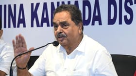 ದೇವಾಲಯದಲ್ಲಿ ಕೇಸರಿ ಧ್ವಜ ಹಾರಿಸಬೇಡಿ ಎಂದ ಕಾಂಗ್ರೆಸ್​​ನ ಮಾಜಿ ಸಚಿವ