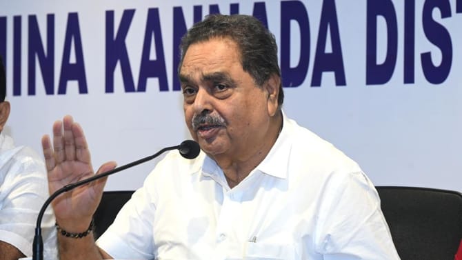 ದೇವಾಲಯದಲ್ಲಿ ಕೇಸರಿ ಧ್ವಜ ಹಾರಿಸಬೇಡಿ ಎಂದ ಕಾಂಗ್ರೆಸ್​​ನ ಮಾಜಿ ಸಚಿವ