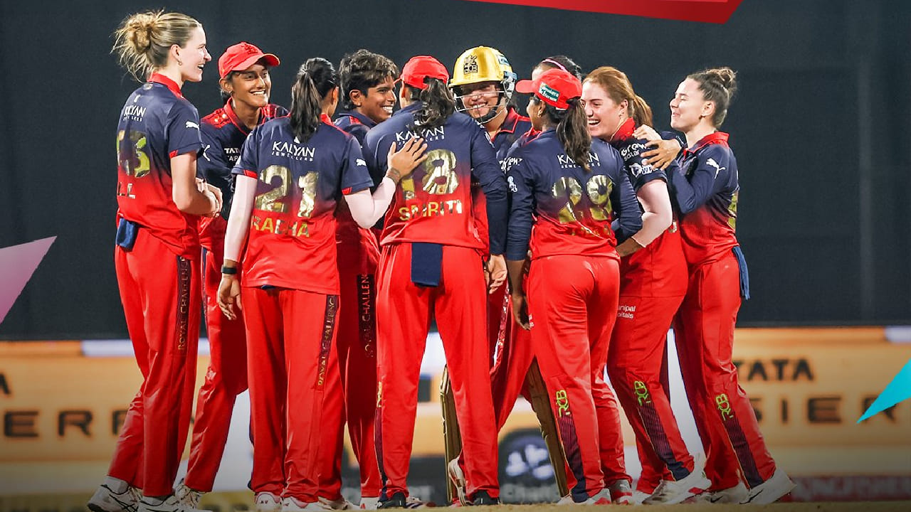 ಏಕೆಂದರೆ ಬಹುತೇಕ ಎಲ್ಲಾ ತಂಡಗಳು ಕನಿಷ್ಠ 4 ಪಂದ್ಯಗಳನ್ನಾಡಿದೆ. ಈ ನಾಲ್ಕು ಮ್ಯಾಚ್​ಗಳ ಮೂಲಕ 5 ಕ್ಕಿಂತ ಹೆಚ್ಚು ಅಂಕಗಳನ್ನು ಪಡೆದಿರುವುದು ರಾಯಲ್ ಚಾಲೆಂಜರ್ಸ್ ಬೆಂಗಳೂರು ತಂಡ ಮಾತ್ರ. ಅದರಲ್ಲೂ ದ್ವಿತೀಯ ಸ್ಥಾನದಲ್ಲಿರುವ ಮುಂಬೈ ಇಂಡಿಯನ್ಸ್ ತಂಡವು 5 ಪಂದ್ಯಗಳಿಂದ 4 ಪಾಯಿಂಟ್ಸ್ ಮಾತ್ರ ಕಲೆಹಾಕಿದೆ.