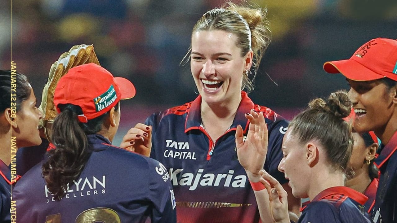 ಇದೀಗ 10 ಅಂಕಗಳನ್ನು ಹೊಂದಿರುವ ರಾಯಲ್ ಚಾಲೆಂಜರ್ಸ್ ಬೆಂಗಳೂರು ತಂಡವು ಮುಂದಿನ ಪಂದ್ಯದಲ್ಲಿ ಗೆದ್ದರೆ 12 ಅಂಕಗಳನ್ನು ಪಡೆಯಬಹುದು. ಈ ಮೂಲಕ ಎಲ್ಲಾ ತಂಡಗಳನ್ನು ಹಿಂದಿಕ್ಕಿ ಅಂಕ ಪಟ್ಟಿಯಲ್ಲಿ ಅಗ್ರಸ್ಥಾನವನ್ನು ಕಾಯ್ದುಕೊಳ್ಳುವ ಮೂಲಕ ನೇರವಾಗಿ ಫೈನಲ್​ಗೆ ಪ್ರವೇಶಿಸಬಹುದು. ಅಂದರೆ ಆರ್​ಸಿಬಿ ತಂಡವು ತನ್ನ ಕೊನೆಯ ಲೀಗ್​ ಪಂದ್ಯದಲ್ಲಿ ಗೆದ್ದರೆ ಮಾತ್ರ ನೇರವಾಗಿ ಫೈನಲ್​ಗೆ ಪ್ರವೇಶಿಸಲು ಸಾಧ್ಯವಾಗುತ್ತದೆ. ಇಲ್ಲದಿದ್ದರೆ ನೆಟ್ ರನ್ ರೇಟ್ ಪರಿಗಣನೆಗೆ ಬರಲಿದೆ.