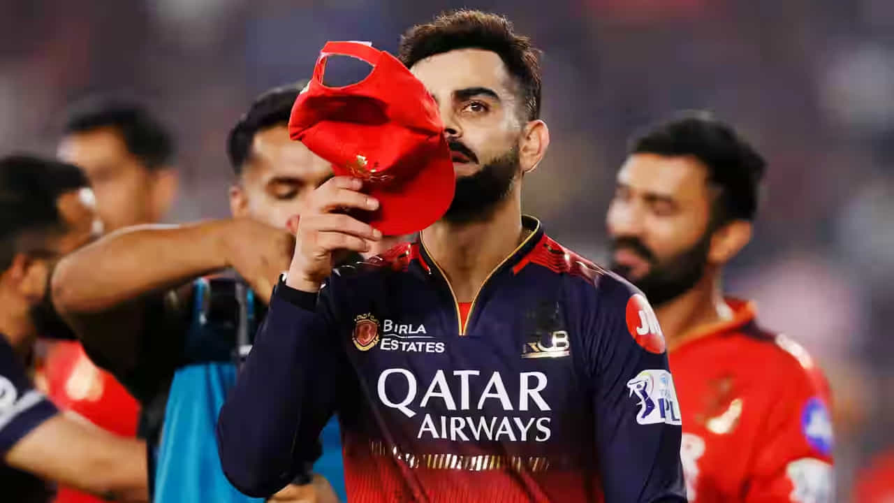 IPL 2026: ಇಂಡಿಯನ್ ಪ್ರೀಮಿಯರ್ ಲೀಗ್ ಸೀಸನ್-19 ರಲ್ಲಿ ಹಾಲಿ ಚಾಂಪಿಯನ್ ರಾಯಲ್ ಚಾಲೆಂಜರ್ಸ್ ಬೆಂಗಳೂರು (RCB) ಎಲ್ಲಿ ಕಣಕ್ಕಿಳಿಯಲಿದೆ ಎಂಬುದೇ ಪ್ರಶ್ನೆ. ಏಕೆಂದರೆ ಚಿನ್ನಸ್ವಾಮಿ ಸ್ಟೇಡಿಯಂನಲ್ಲಿನ ನಿಷೇಧ ತೆರವಾದರೂ ಆರ್ಸಿಬಿ ತಂಡ ಬೆಂಗಳೂರಿನಲ್ಲಿ ಕಣಕ್ಕಿಳಿಯಲು ಮನಸ್ಸು ಮಾಡುತ್ತಿಲ್ಲ.