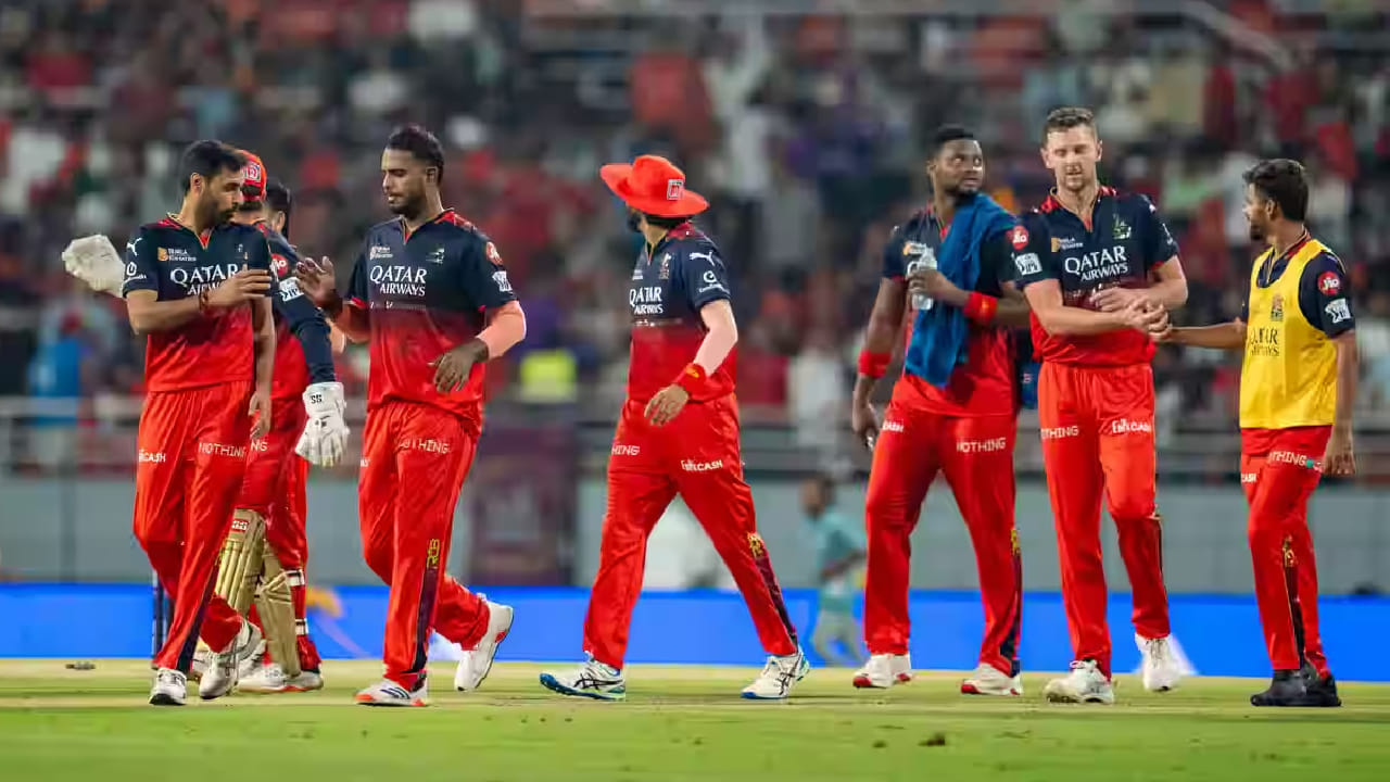 ಇದರ ಬೆನ್ನಲ್ಲೇ ಇದಕ್ಕೇನು ಕಾರಣ ಎಂಬ ಪ್ರಶ್ನೆಯೊಂದು ಹುಟ್ಟಿಕೊಂಡಿದೆ. ಈ ಪ್ರಶ್ನೆಗೆ ಸದ್ಯ ಸಿಗುತ್ತಿರುವ ಉತ್ತರ ರಾಜ್ಯ ಸರ್ಕಾರ ಮುಂದಿಟ್ಟಿರುವ ಕೆಲ ಷರತ್ತುಗಳು. ಚಿನ್ನಸ್ವಾಮಿ ಸ್ಟೇಡಿಯಂನಲ್ಲಿ ಪಂದ್ಯವಾಡಲು ಷರತ್ತು ಬದ್ಧ ಅನುಮತಿ ನೀಡಲಾಗಿದೆ. ಇಲ್ಲಿ ನೀಡಲಾದ ಕೆಲ ಷರತ್ತುಗಳೇ ಆರ್​ಸಿಬಿ ಪಾಲಿಗೆ ತೊಡಕಾಗಿ ಪರಿಣಮಿಸಿದೆ.