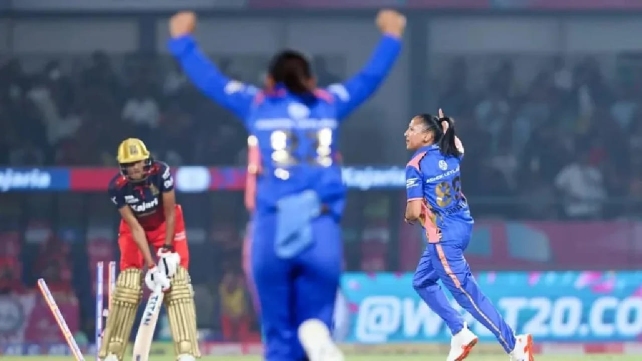 ಈ ಗುರಿಯನ್ನು ಬೆನ್ನತ್ತಿದ ಆರ್​ಸಿಬಿ ತಂಡವು ಆರಂಭಿಕ ಆಘಾತಕ್ಕೆ ಒಳಗಾಗಿತ್ತು. ಪರಿಣಾಮ ರಾಯಲ್ ಚಾಲೆಂಜರ್ಸ್​ ಬೆಂಗಳೂರು ಪಡೆಯು ಕೇವಲ 35 ರನ್​ಗಳಿಸುವಷ್ಟರಲ್ಲಿ 5 ವಿಕೆಟ್ ಕಳೆದುಕೊಂಡಿತು. ಈ ಆರಂಭಿಕ ಆಘಾತದ ಹೊರತಾಗಿಯೂ ಆರ್​ಸಿಬಿ ತಂಡದ ಮಧ್ಯಮ ಕ್ರಮಾಂಕದ ಬ್ಯಾಟರ್​ಗಳು ದಿಟ್ಟ ಹೋರಾಟ ಪ್ರದರ್ಶಿಸಿದ್ದರು.