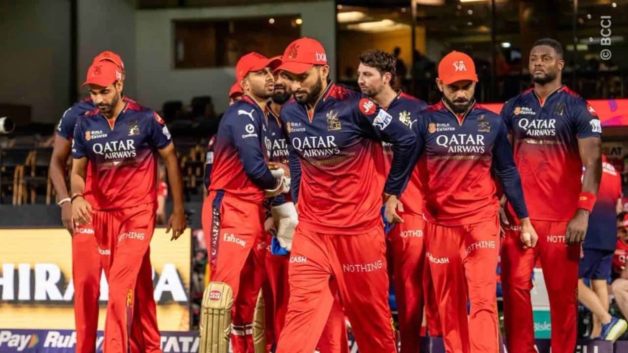 ಇದೆಲ್ಲದರ ನಡುವೆ ಮುಂಬರುವ ಐಪಿಎಲ್​ನಲ್ಲಿ ತನ್ನ ತವರು ಪಂದ್ಯಗಳನ್ನು ಆರ್‌ಸಿಬಿ ಎರಡು ವಿಭಿನ್ನ ಕ್ರೀಡಾಂಗಣಗಳಲ್ಲಿ ಆಡಲಿದೆ ಎಂದು ವರದಿಯಾಗಿದೆ. ಛತ್ತೀಸ್‌ಗಢದ ರಾಜಧಾನಿ ರಾಯ್‌ಪುರದಲ್ಲಿ ಆರ್​ಸಿಬಿಯ ಎರಡು ಪಂದ್ಯಗಳನ್ನು ನಡೆಸಲಾಗುವುದು ಎಂದು ರಾಜ್ಯದ ಮುಖ್ಯಮಂತ್ರಿ ಅವರೇ ಸ್ವತಃ ಘೋಷಿಸಿದ್ದಾರೆ.
