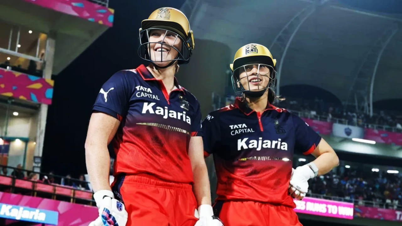 WPL 2026: ವುಮೆನ್ಸ್ ಪ್ರೀಮಿಯರ್ ಲೀಗ್​ನಲ್ಲಿ ಹೊಸ ಇತಿಹಾಸ ನಿರ್ಮಾಣವಾಗಿದೆ. ಅದು ಕೂಡ ರಾಯಲ್ ಚಾಲೆಂಜರ್ಸ್ ಬೆಂಗಳೂರು (RCB) ತಂಡದ ಬ್ಯಾಟರ್​ಗಳಿಂದ. ಅಂದರೆ ಮುಂಬೈ ಇಂಡಿಯನ್ಸ್ ವಿರುದ್ಧ ಭರ್ಜರಿ ಗೆಲುವು ದಾಖಲಿಸುವ ಮೂಲಕ ಆರ್​ಸಿಬಿ ಪಡೆ ಹೊಸ ದಾಖಲೆ ನಿರ್ಮಿಸಿದ್ದಾರೆ.