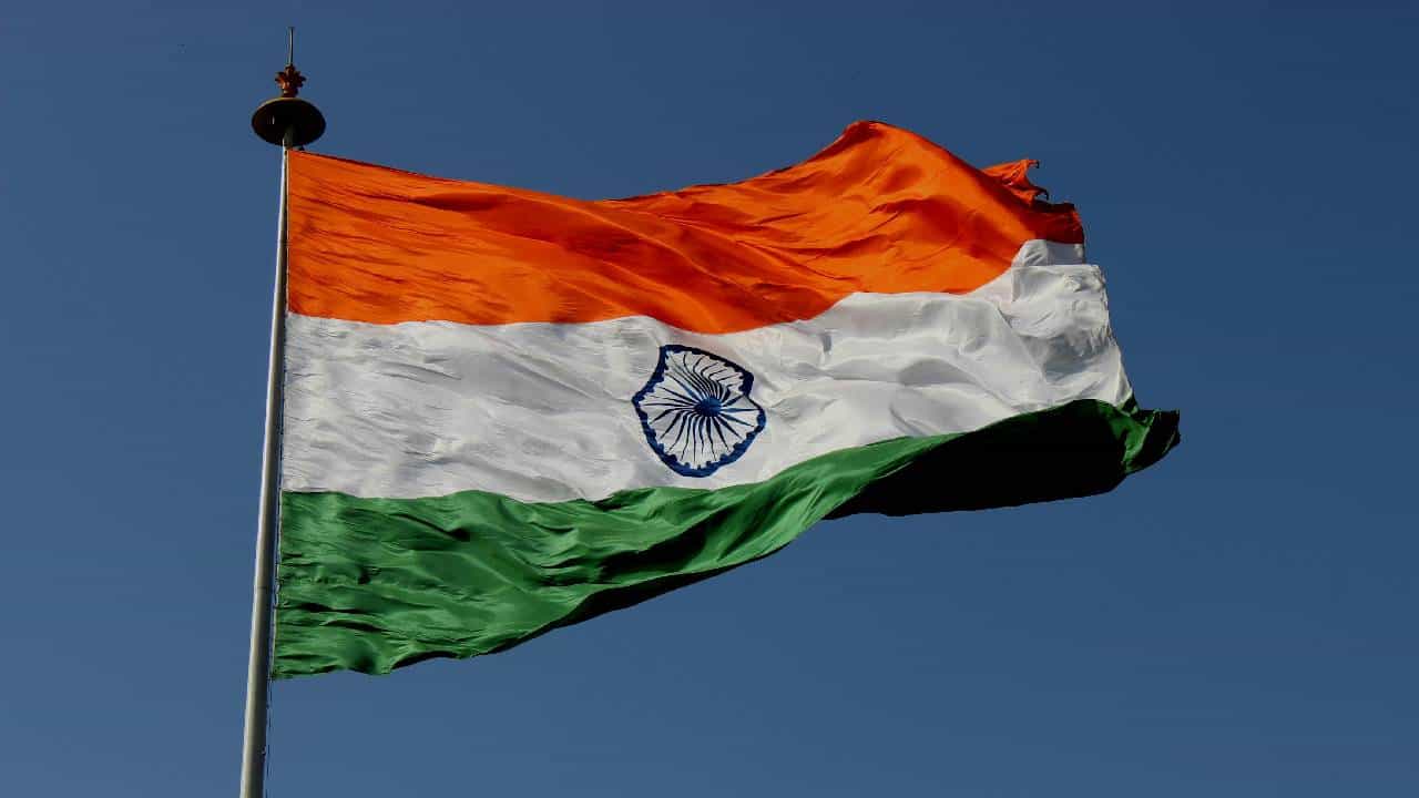 Republic Day 2026: ಗಣರಾಜ್ಯೋತ್ಸವದಂದು ತ್ರಿವರ್ಣ ಧ್ವಜ ಹಾರಿಸುವಾಗ ಪಾಲಿಸಬೇಕಾದ ನಿಯಮಗಳೇನು? Republic Day 2026: ಗಣರಾಜ್ಯೋತ್ಸವದಂದು ತ್ರಿವರ್ಣ ಧ್ವಜ ಹಾರಿಸುವಾಗ ಪಾಲಿಸಬೇಕಾದ ನಿಯಮಗಳೇನು?