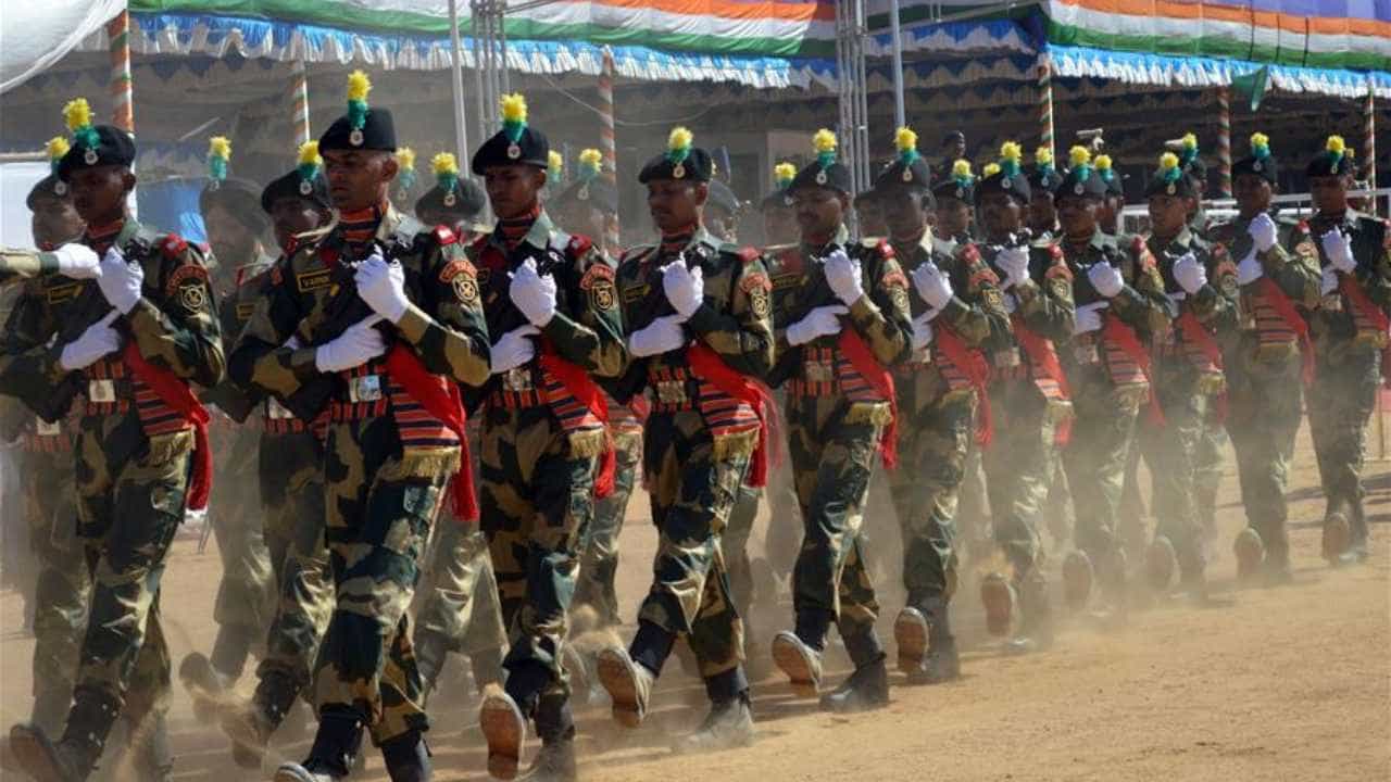 ಗಣರಾಜ್ಯೋತ್ಸವ ಪೆರೇಡ್ಗೆ ಭಾರೀ ಭದ್ರತೆ; ಕಮಿಷನರ್ ಸಿಮಂತ್ ಕುಮಾರ್ ಸಿಂಗ್ ಹೇಳಿದ್ದೇನು? ಗಣರಾಜ್ಯೋತ್ಸವ ಪೆರೇಡ್ಗೆ ಭಾರೀ ಭದ್ರತೆ; ಕಮಿಷನರ್ ಸಿಮಂತ್ ಕುಮಾರ್ ಸಿಂಗ್ ಹೇಳಿದ್ದೇನು?
