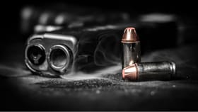 ನಿವೃತ್ತ ವಾಯುಪಡೆ ಅಧಿಕಾರಿ ಮೇಲೆ ಗುಂಡಿನ ದಾಳಿ ನಡೆಸಿದ ದುಷ್ಕರ್ಮಿಗಳು