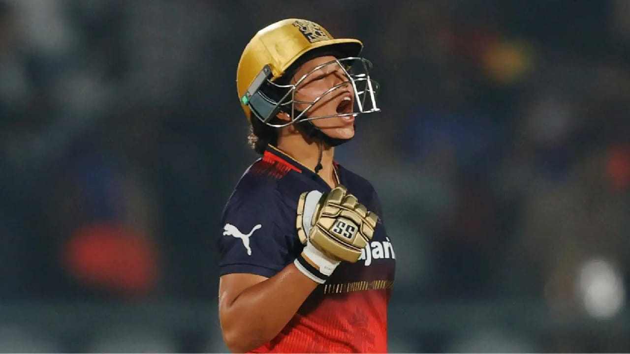 WPL 2026: ವುಮೆನ್ಸ್ ಪ್ರೀಮಿಯರ್ ಲೀಗ್​ನಲ್ಲಿ ರಾಯಲ್ ಚಾಲೆಂಜರ್ಸ್ ಬೆಂಗಳೂರು (RCB) ತಂಡದ ವಿಕೆಟ್ ಕೀಪರ್ ಬ್ಯಾಟರ್ ರಿಚಾ ಘೋಷ್ (Richa Ghosh) ಭರ್ಜರಿ ದಾಖಲೆ ಬರೆದಿದ್ದಾರೆ. ಅದು ಕೂಡ ಸಿಡಿಲಬ್ಬರದ 90 ರನ್​ ಸಿಡಿಸುವ ಮೂಲಕ ಎಂಬುದು ವಿಶೇಷ. 