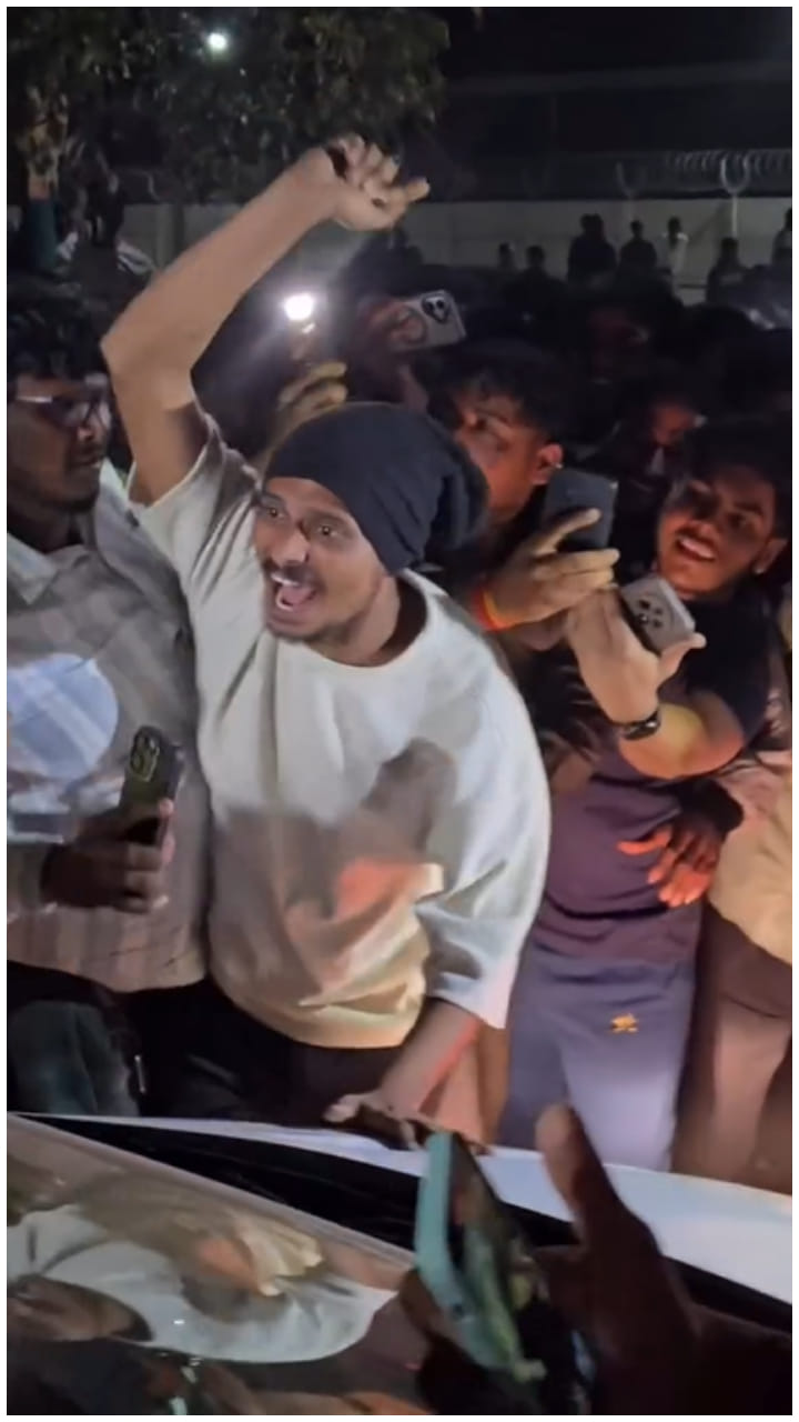 ರಿಷಾ ಗೌಡ ನೋಡಲು ಮುಗಿಬಿದ್ದ ಅಭಿಮಾನಿಗಳು