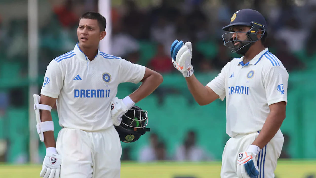 ಇಂಟ್ರೆಸ್ಟಿಂಗ್ ವಿಷಯ ಎಂದರೆ ಇದು ಟೀಮ್ ಇಂಡಿಯಾದ ಅತೀ ವೇಗದ ಅರ್ಧಶತಕವಲ್ಲ ಎಂಬುದು. ಅಂದರೆ ಟೆಸ್ಟ್ ಕ್ರಿಕೆಟ್ನಲ್ಲಿ ಭಾರತ ತಂಡವು 3 ಓವರ್ಗಳಲ್ಲಿ ಅರ್ಧಶತಕ ಪೂರೈಸಿದ ಇತಿಹಾಸವಿದೆ. 2024 ರಲ್ಲಿ ಬಾಂಗ್ಲಾದೇಶ್ ವಿರುದ್ಧದ ಟೆಸ್ಟ್ ಪಂದ್ಯದಲ್ಲಿ ಯಶಸ್ವಿ ಜೈಸ್ವಾಲ್ ಹಾಗೂ ರೋಹಿತ್ ಶರ್ಮಾ ಕೇವಲ 3 ಓವರ್ಗಳಲ್ಲಿ 50 ರನ್ ಕಲೆಹಾಕಿದ್ದರು. ಇದೀಗ ಟಿ20 ಕ್ರಿಕೆಟ್ನಲ್ಲಿ 3.1 ಓವರ್ಗಳ ಮೂಲಕ 52 ರನ್ಗಳಿಸಿ ಇಶಾನ್ ಕಿಶನ್-ಅಭಿಷೇಕ್ ಶರ್ಮಾ ಹೊಸ ಇತಿಹಾಸ ನಿರ್ಮಿಸಿದ್ದಾರೆ.