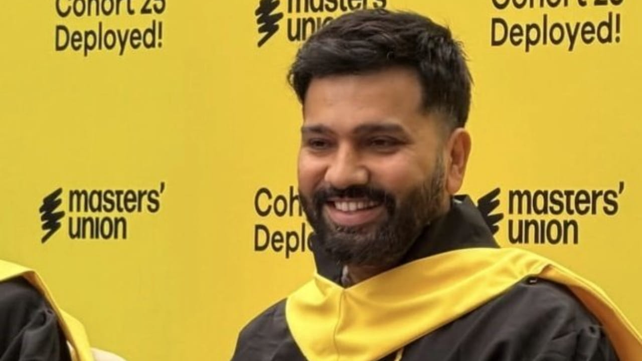 ಕ್ರಿಕೆಟ್ಗೆ ರೋಹಿತ್ ಶರ್ಮಾ ನೀಡಿದ ಅಸಾಧಾರಣ ಕೊಡುಗೆಗಳಿಗಾಗಿ ಅವರನ್ನು ಗೌರವಿಸಲಾಗುತ್ತಿದೆ ಎಂದು ವಿಶ್ವವಿದ್ಯಾಲಯವೇ ಘೋಷಿಸಿದೆ. ಕ್ರಿಕೆಟ್ ಲೋಕದಲ್ಲಿ "ಹಿಟ್ಮ್ಯಾನ್" ಎಂದೇ ಪ್ರಸಿದ್ಧರಾಗಿರುವ ರೋಹಿತ್ ಶರ್ಮಾ ಇನ್ನು ಮುಂದೆ ಡಾ. ರೋಹಿತ್ ಶರ್ಮಾ ಎನಿಸಿಕೊಳ್ಳಲಿದ್ದಾರೆ.