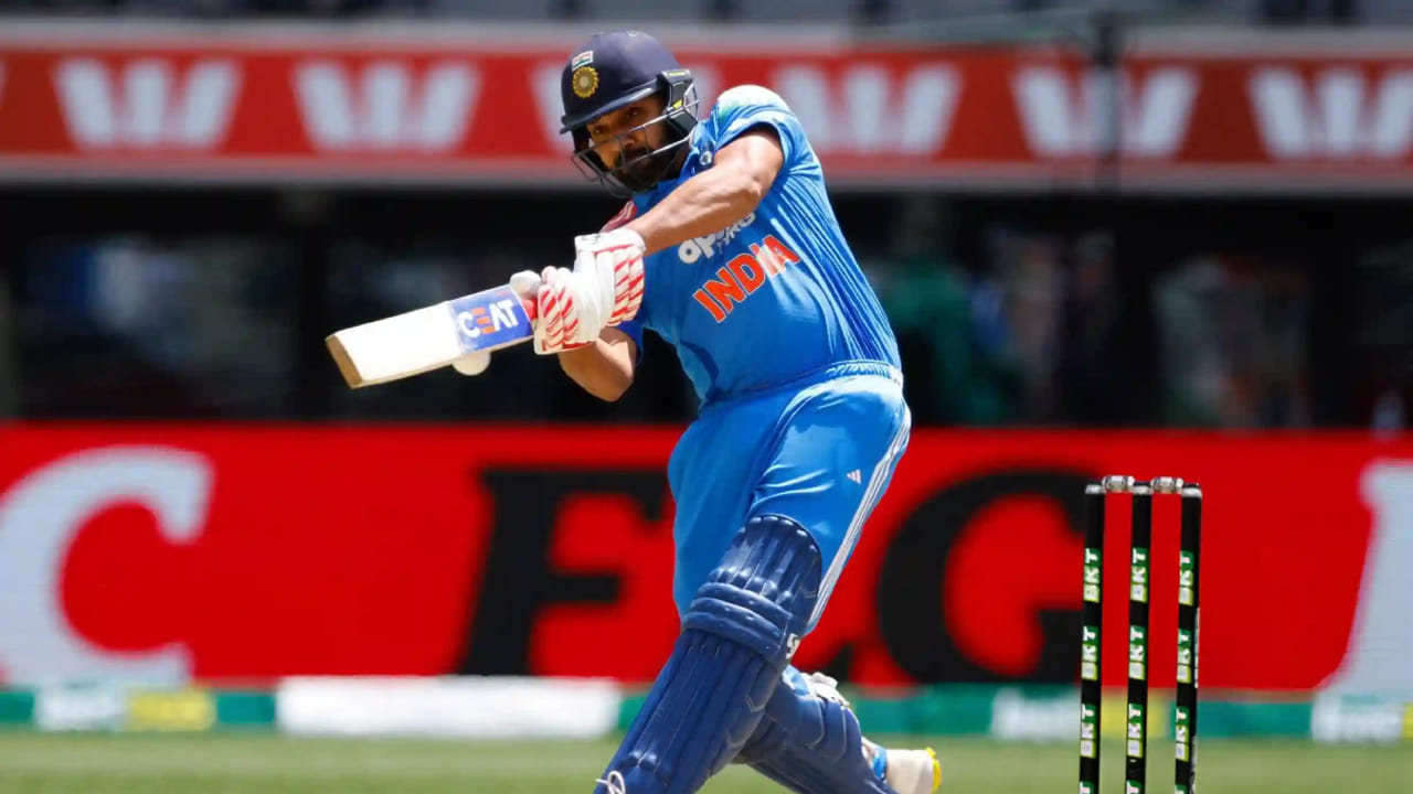 ರೋಹಿತ್ ಶರ್ಮಾ ನಾಯಕನಾಗಿದ್ದಾಗ ಆಕ್ರಮಣಕಾರಿಯಾಗಿ ಬ್ಯಾಟಿಂಗ್ ಮಾಡುತ್ತಿದ್ದರು, ಆದರೆ ಈಗ ಅವರು ಮತ್ತೆ ನಿಧಾನವಾಗಿ ಆರಂಭಿಸುತ್ತಿದ್ದಾರೆ. ರಾಜ್‌ಕೋಟ್‌ನಲ್ಲಿ, ಅವರು 11 ನೇ ಎಸೆತದಲ್ಲಿ ತಮ್ಮ ಖಾತೆಯನ್ನು ತೆರೆದರು. ನಂತರ ನಾಲ್ಕು ಬೌಂಡರಿಗಳನ್ನು ಹೊಡೆಯುವ ಮೂಲಕ ತಮ್ಮ ಸ್ಟ್ರೈಕ್ ರೇಟ್ ಸುಧಾರಿಸಿಕೊಂಡರೂ, ಮತ್ತೆ ರನ್​ಗಾಗಿ ಹೆಣಗಾಡಲಾರಂಭಿಸಿದರು.