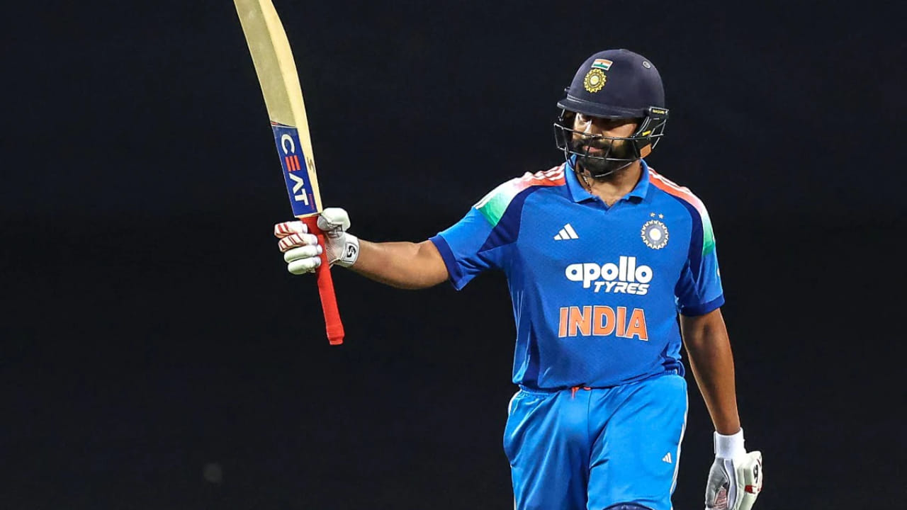 ರೋಹಿತ್ ಶರ್ಮಾ ಇದುವರೆಗೆ ಟೀಂ ಇಂಡಿಯಾ ಪರ 508 ಅಂತರರಾಷ್ಟ್ರೀಯ ಪಂದ್ಯಗಳನ್ನು ಆಡಿದ್ದಾರೆ. ಈ ಸಮಯದಲ್ಲಿ, ಅವರು 20,000 ಕ್ಕೂ ಹೆಚ್ಚು ರನ್ ಗಳಿಸಿದ್ದಾರೆ. ಇದರಲ್ಲಿ 111 ಅರ್ಧಶತಕಗಳು ಮತ್ತು 50 ಶತಕಗಳು ಸೇರಿವೆ. ಅಂತರರಾಷ್ಟ್ರೀಯ ಕ್ರಿಕೆಟ್ನಲ್ಲಿ ಅತಿ ಹೆಚ್ಚು ಸಿಕ್ಸರ್ಗಳನ್ನು ಬಾರಿಸಿದ ಬ್ಯಾಟ್ಸ್ಮನ್ ಎಂಬ ವಿಶ್ವ ದಾಖಲೆ ಕೂಡ ರೋಹಿತ್ ಹೆಸರಿನಲ್ಲಿದೆ.