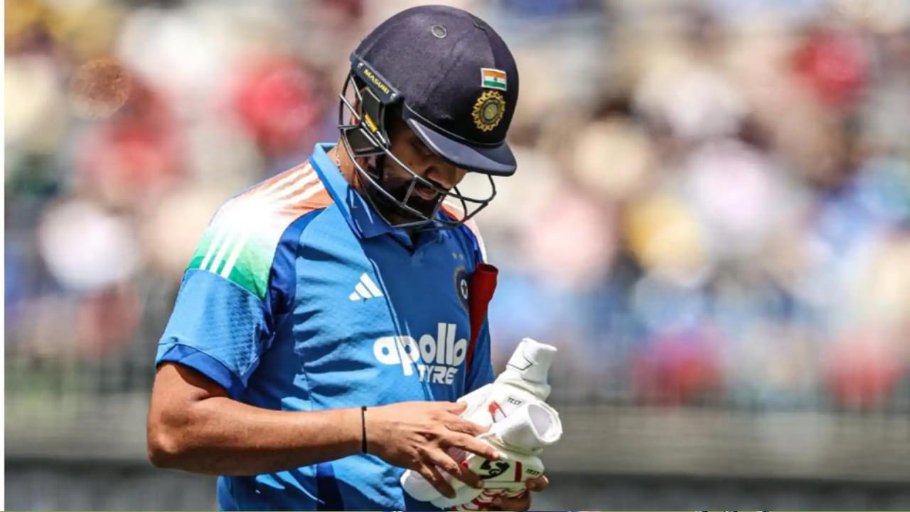 ಇದರಿಂದ ಮತ್ತೆ ತಮ್ಮ ಸ್ಟ್ರೈಕ್ ರೇಟ್ ಸುಧಾರಿಸಲು ಪ್ರಯತ್ನಿಸಿದ ರೋಹಿತ್ ಶರ್ಮಾ ಸಾಧಾರಣ ಎಸೆತದಲ್ಲಿ ಸಿಕ್ಸರ್ ಬಾರಿಸುವ ಯತ್ನದಲ್ಲಿ ಕ್ಯಾಚ್ ನೀಡಿ ಔಟಾದರು. ರೋಹಿತ್ ತಮ್ಮ ಕೊನೆಯ ಮೂರು ಲಿಸ್ಟ್ ಎ ಪಂದ್ಯಗಳಲ್ಲಿ ವಿಫಲರಾಗಿದ್ದಾರೆ. ವಿಜಯ್ ಹಜಾರೆ ಟ್ರೋಫಿಯಲ್ಲಿ ಉತ್ತರಾಖಂಡ್ ವಿರುದ್ಧವೂ ರೋಹಿತ್​ಗೆ ಖಾತೆ ತೆರೆಯಲು ಸಾಧ್ಯವಾಗಿರಲಿಲ್ಲ. ಈಗ ಅವರು ನ್ಯೂಜಿಲೆಂಡ್ ವಿರುದ್ಧ 26 ಮತ್ತು 24 ರನ್‌ಗಳಿಸಿ ಔಟಾಗಿದ್ದಾರೆ.