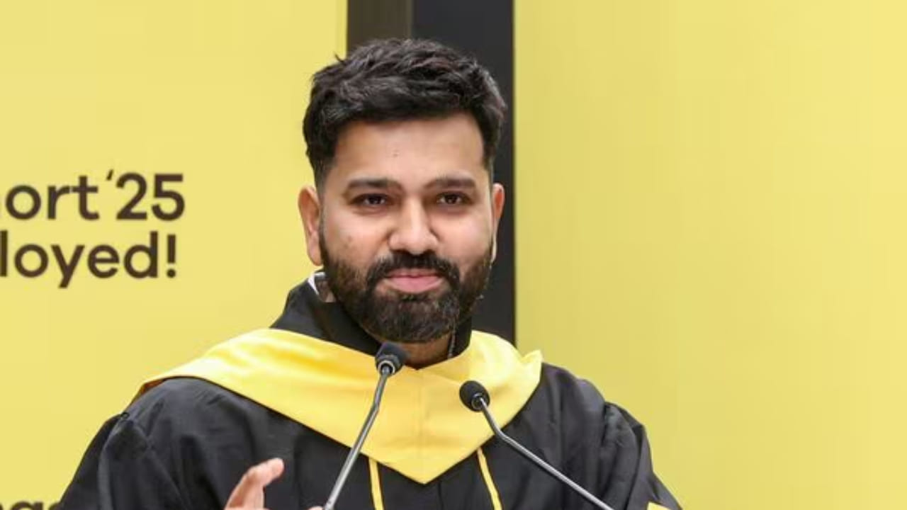 ಭಾರತ ತಂಡಕ್ಕೆ ಟಿ20 ವಿಶ್ವಕಪ್ ಗೆಲ್ಲಿಸಿಕೊಟ್ಟ ನಾಯಕ ಮತ್ತು ಹಲವಾರು ಸ್ಮರಣೀಯ ಗೆಲುವುಗಳಲ್ಲಿ ತಂಡವನ್ನು ಮುನ್ನಡೆಸಿದ್ದ ಮಾಜಿ ನಾಯಕ ರೋಹಿತ್ ಶರ್ಮಾ ಅವರಿಗೆ ಗೌರವ ಡಾಕ್ಟರೇಟ್ ಸಂದಿದೆ. ಪುಣೆಯ ಅಜಿಂಕ್ಯ ಡಿವೈ ಪಾಟೀಲ್ ವಿಶ್ವವಿದ್ಯಾಲಯ (ADYPU) ರೋಹಿತ್ ಶರ್ಮಾ ಅವರಿಗೆ ಗೌರವ ಡಾಕ್ಟರೇಟ್ (D.Litt.) ಪ್ರದಾನ ಮಾಡಲಿದೆ. ಜನವರಿ 24 ರಂದು ನಡೆಯುವ ವಿಶ್ವವಿದ್ಯಾಲಯದ 10 ನೇ ಘಟಿಕೋತ್ಸವ ಸಮಾರಂಭದಲ್ಲಿ ಈ ಗೌರವವನ್ನು ಪ್ರದಾನ ಮಾಡಲಾಗುವುದು.