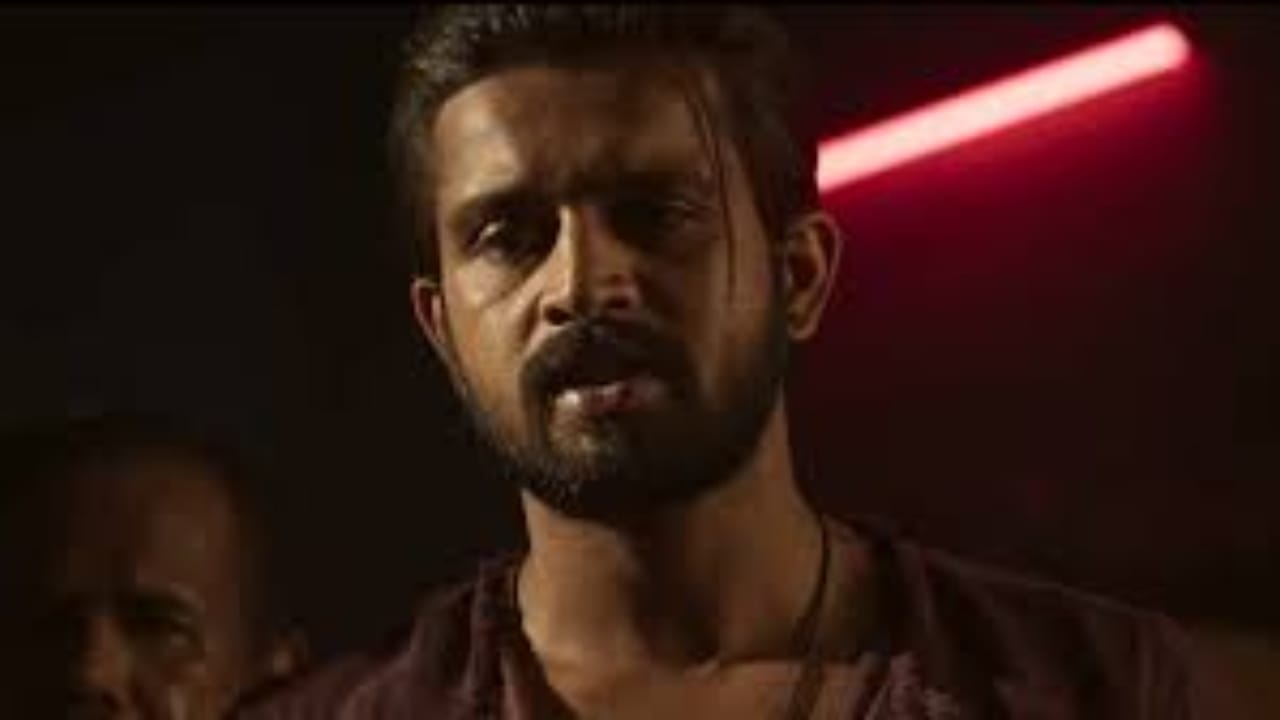 ಧಾರಾವಾಹಿಗಳಲ್ಲಿ ನಟಿಸಿ ಮನೆ ಮಾತಾಗಿರುವ ನಟ ಕಿರಣ್ ರಾಜ್ ನಟಿಸಿರುವ ಸಿನಿಮಾ ‘ರೋನಿ’. ಈ ಸಿನಿಮಾ ಸಹ ಇದೇ ವಾರ ಒಟಿಟಿಯಲ್ಲಿ ಸ್ಟ್ರೀಮಿಂಗ್ ಆರಂಭಿಸಿದೆ. ಈ ಸಿನಿಮಾ ಜೀ5ನಲ್ಲಿ ಸ್ಟ್ರೀಂ ಆಗುತ್ತಿದ್ದು ಆಸಕ್ತರು ವೀಕ್ಷಿಸಬಹುದು.