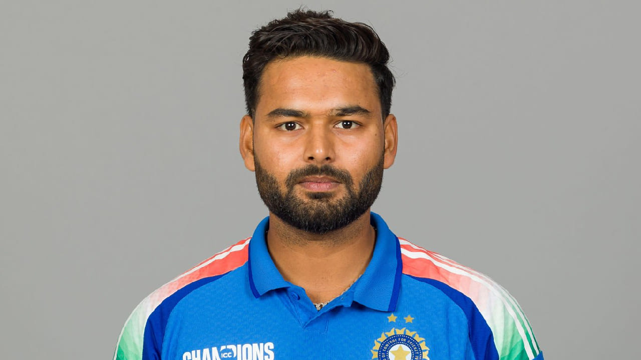 ಇದಕ್ಕೂ ಮುನ್ನ ಟೀಮ್ ಇಂಡಿಯಾದ ವಿಕೆಟ್ ಕೀಪರ್ ಬ್ಯಾಟರ್ ರಿಷಭ್ ಪಂತ್ ಅವರಿಗೆ ಪಾರ್ಶ್ವ ಸ್ನಾಯುಗೆ (ಓಬ್ಲಿಕ್ ಮಸಲ್ ಟಿಯರ್) ಗಾಯವಾಗಿತ್ತು. ಹೀಗಾಗಿ ಅವರು ನ್ಯೂಝಿಲೆಂಡ್ ವಿರುದ್ಧದ ಸರಣಿಯಿಂದ ಹೊರಗುಳಿದಿದ್ದರು. ಅವರ ಬದಲಿಗೆ ಧ್ರುವ್ ಜುರೆಲ್ ಆಯ್ಕೆಯಾಗಿದ್ದರು. ಇದೀಗ ವಾಷಿಂಗ್ಟನ್ ಸುಂದರ್ ಹೊರಬಿದ್ದಿರುವ ಕಾರಣ ಮತ್ತೋರ್ವ ಆಲ್​ರೌಂಡರ್​ಗೆ ತಂಡದಲ್ಲಿ ಸ್ಥಾನ ಸಿಗುವ ಸಾಧ್ಯತೆಯಿದೆ.