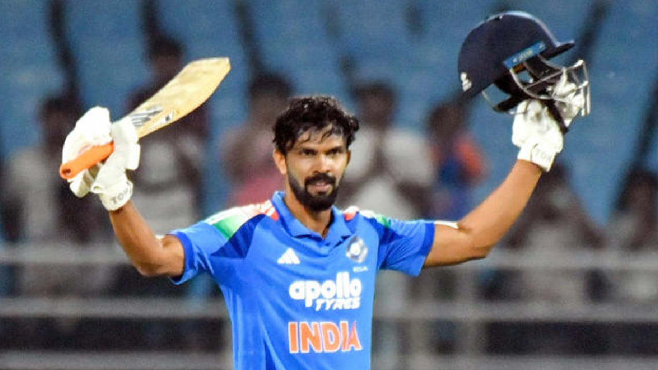 ಇದೀಗ ಈ ವಿಶ್ವ ದಾಖಲೆಯನ್ನು ಮುರಿಯುವಲ್ಲಿ ರುತುರಾಜ್ ಗಾಯಕ್ವಾಡ್ ಯಶಸ್ವಿಯಾಗಿದ್ದಾರೆ. ಈ ವರೆಗೆ ಏಕದಿನ ಮಾದರಿಯಲ್ಲಿ ಒಟ್ಟು 95 ಇನಿಂಗ್ಸ್ ಆಡಿರುವ ರುತುರಾಜ್ ಗಾಯಕ್ವಾಡ್ 58.83 ಸರಾಸರಿಯಲ್ಲಿ 5060 ರನ್ ಗಳಿಸಿದ್ದಾರೆ. ಈ ಮೂಲಕ ಲಿಸ್ಟ್ ಎ ಕ್ರಿಕೆಟ್‌ನಲ್ಲಿ ಅತ್ಯುತ್ತಮ ಸರಾಸರಿ ಹೊಂದಿರುವ ಬ್ಯಾಟರ್ ಎಂಬ ವಿಶ್ವ ದಾಖಲೆಯನ್ನು ತಮ್ಮದಾಗಿಸಿಕೊಂಡಿದ್ದಾರೆ.