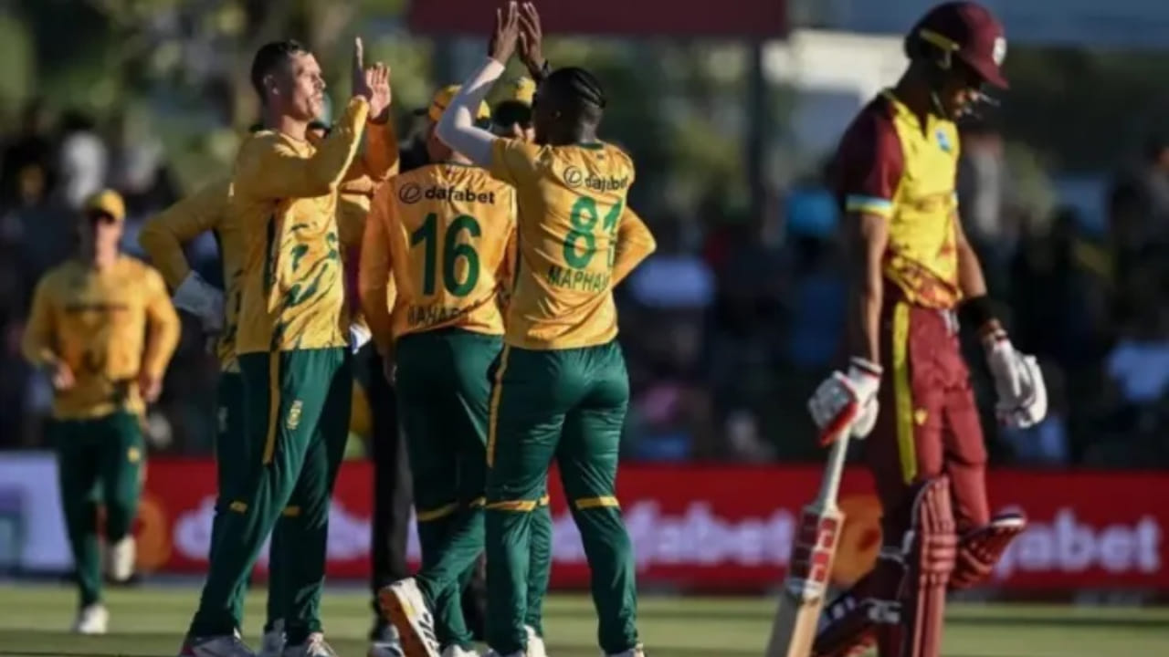 ಮೊದಲ ಟಿ20 ಪಂದ್ಯದಲ್ಲಿ ವೆಸ್ಟ್ ಇಂಡೀಸ್ ತಂಡವನ್ನು 9 ವಿಕೆಟ್‌ಗಳಿಂದ ಸೋಲಿಸಿದ ದಕ್ಷಿಣ ಆಫ್ರಿಕಾ, ಎರಡನೇ ಟಿ20 ಪಂದ್ಯದಲ್ಲಿ 7 ವಿಕೆಟ್‌ಗಳ ಜಯ ಸಾಧಿಸುವ ಮೂಲಕ 3 ಪಂದ್ಯಗಳ ಟಿ20 ಸರಣಿಯನ್ನು ವಶಪಡಿಸಿಕೊಂಡಿದೆ. ಮೂರನೇ ಟಿ20 ಪಂದ್ಯ ಜನವರಿ 31 ರಂದು ಜೋಹಾನ್ಸ್‌ಬರ್ಗ್‌ನಲ್ಲಿ ನಡೆಯಲಿದ್ದು, ದಕ್ಷಿಣ ಆಫ್ರಿಕಾ ಕ್ಲೀನ್ ಸ್ವೀಪ್ ಮಾಡುವ ಗುರಿ ಹೊಂದಿದೆ.