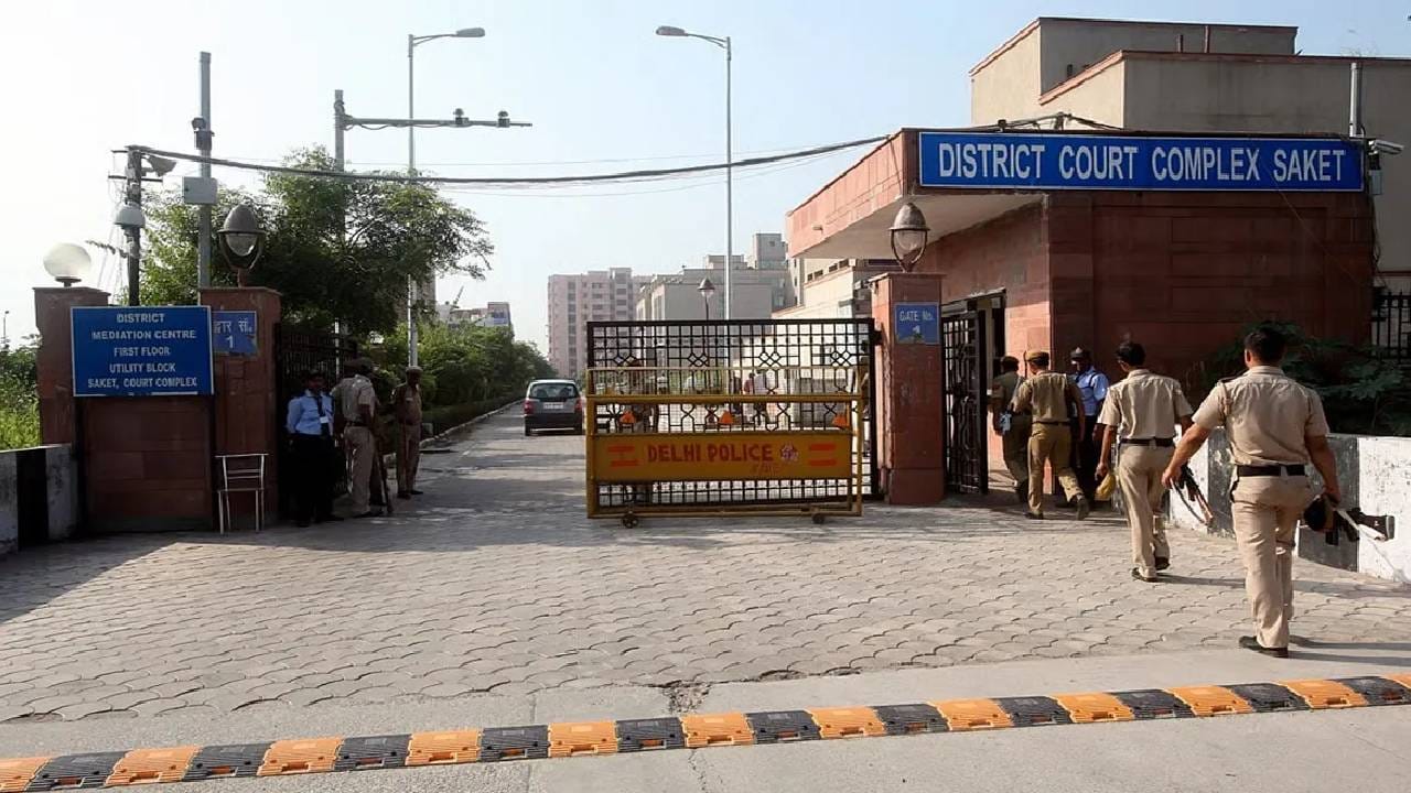 ಸಿಗದ ವ್ಹೀಲ್ಚೇರ್, ಕೆಲಸದ ಒತ್ತಡ, ನ್ಯಾಯಾಲಯದಿಂದ ಹಾರಿ ಪ್ರಾಣ ಬಿಟ್ಟ ದಿವ್ಯಾಂಗ ಕ್ಲರ್ಕ್ ಸಿಗದ ವ್ಹೀಲ್ಚೇರ್, ಕೆಲಸದ ಒತ್ತಡ, ನ್ಯಾಯಾಲಯದಿಂದ ಹಾರಿ ಪ್ರಾಣ ಬಿಟ್ಟ ದಿವ್ಯಾಂಗ ಕ್ಲರ್ಕ್