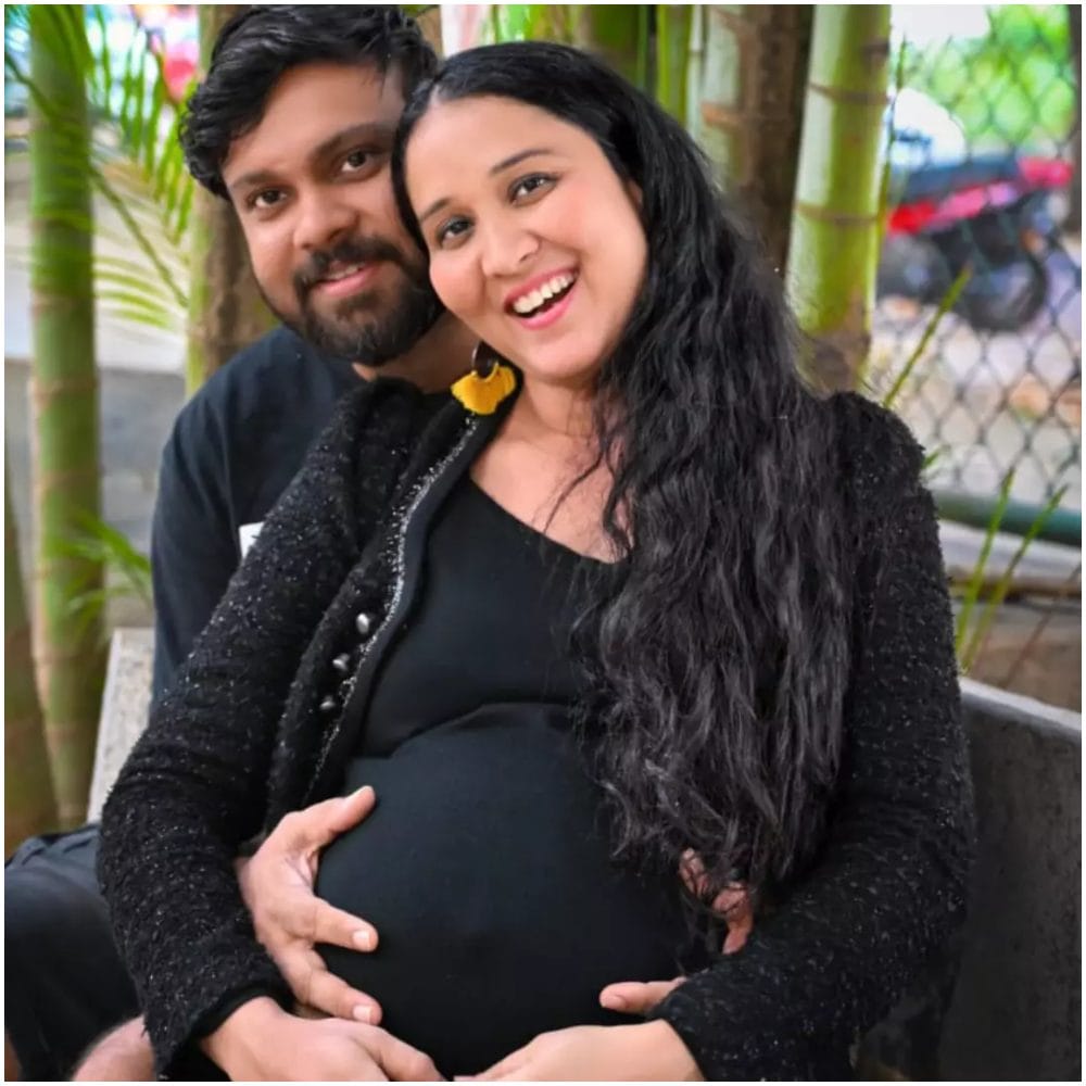 ಸಂಧ್ಯಾ ಅವರು ಸೋಶಿಯಲ್ ಮೀಡಿಯಾದಲ್ಲಿ ಆ್ಯಕ್ಟೀವ್ ಆಗಿದ್ದಾರೆ. ಮಂಡ್ಯ ಜಿಲ್ಲೆಯ ಶ್ರೀರಂಗಪಟ್ಟಣದ ಅರಕೆರೆ ಅವರ ಊರು. ನೀನಾಸಂ ಅಲ್ಲಿ ವರು ನಟನೆ ಕಲಿತಿದ್ದಾರೆ. ಆ ಬಳಿಕ ಬಣ್ಣದ ಲೋಕ ಅವರನ್ನು ಸೆಳೆಯಿತು.