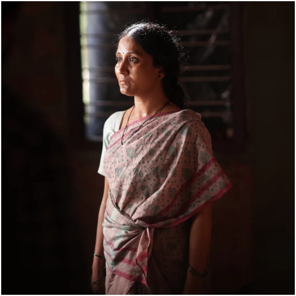 ‘ಸು ಫ್ರಮ್ ಸೋ’ ಚಿತ್ರದಲ್ಲಿ ಭಾನು ಆಗಿ ಎಲ್ಲರನ್ನೂ ಆವರಿಸಿಕೊಂಡಿದ್ದರು ಸಂಧ್ಯಾ. ಅವರ ಬಾಳಲ್ಲಿ 2025 ವಿಶೇಷವಾಗಿತ್ತು. ಸಿನಿಮಾ 100 ಕೋಟಿ ರೂಪಾಯಿ ಕ್ಲಬ್ ಸೇರಿದ್ದು ಒಂದುಕಡೆಯಾದರೆ, ಅವರು ತಾಯಿ ಆಗುತ್ತಿರುವ ಖುಷಿ ಮತ್ತೊಂದು ಕಡೆ.