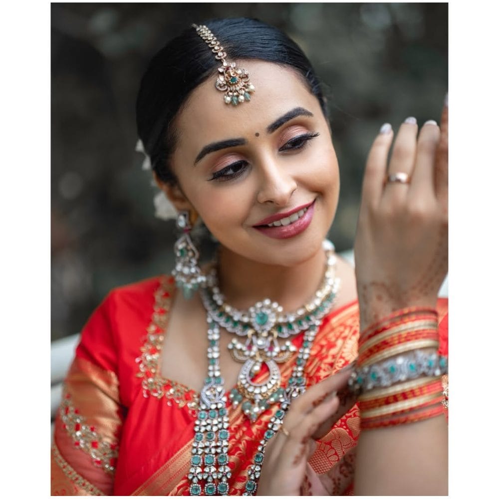 ನಟಿ ಸಂಜನಾ ಬುರ್ಲಿ ಅವರು ಕಿರುತೆರೆ ವೀಕ್ಷಕರಿಗೆ ಚಿರಪರಿಚಿತರು. ‘ಪುಟ್ಟಕ್ಕನ ಮಕ್ಕಳು’ ಧಾರಾವಾಹಿಯಲ್ಲಿ ಅವರು ನಟಿಸಿ ಗಮನ ಸೆಳೆದರು. ಈಗ ಅವರು ಹೊಸ ಬಾಳಿಗೆ ಕಾಲಿಡುತ್ತಿದ್ದಾರೆ. ಈ ಫೋಟೋಗಳನ್ನು ಅವರು ಹಂಚಿಕೊಂಡಿದ್ದಾರೆ.