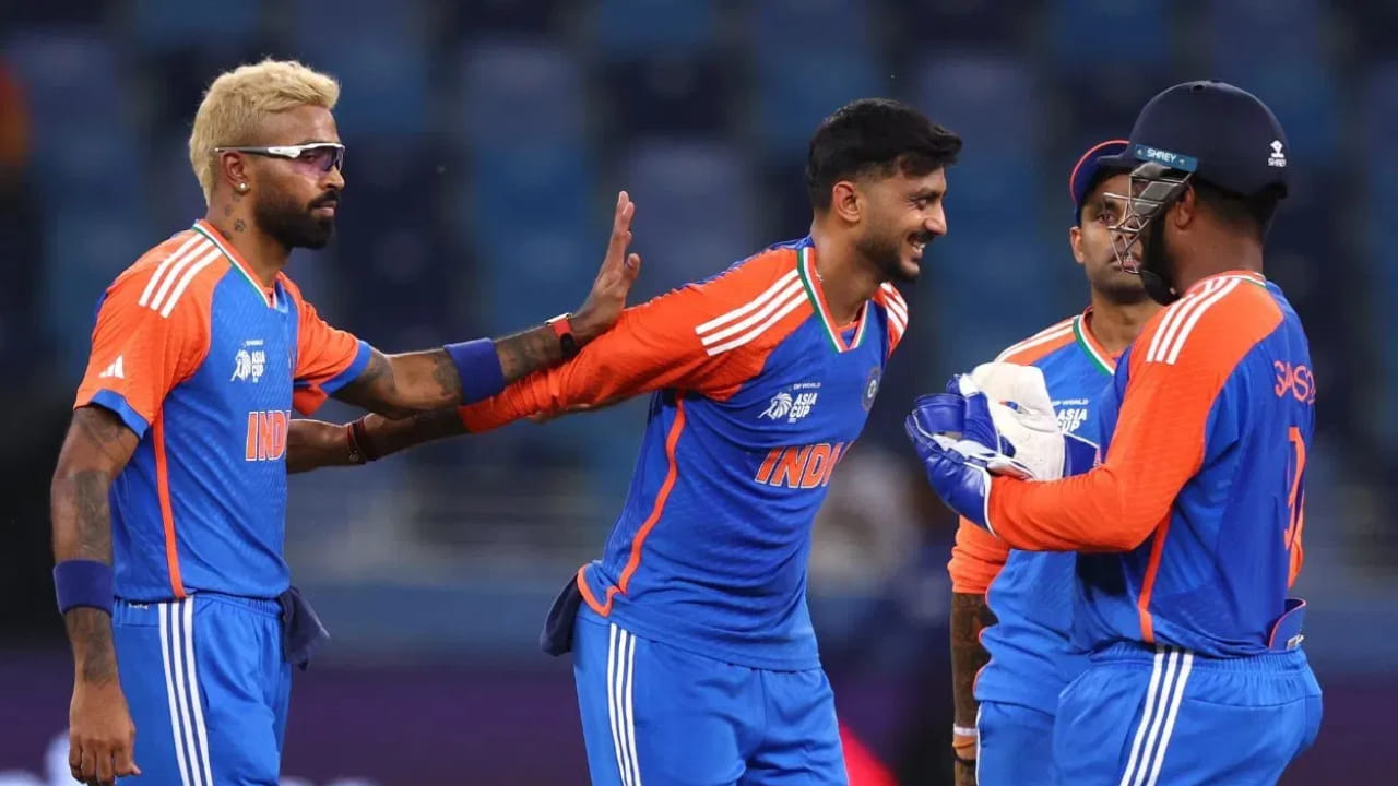 ಗಾಯಕ್ವಾಡ್ ಮಾತ್ರವಲ್ಲ, ಇತರ ನಾಲ್ಕು ಪ್ರಮುಖ ಆಟಗಾರರನ್ನು ಏಕದಿನ ತಂಡದಲ್ಲಿ ಆಯ್ಕೆ ಮಾಡಲಾಗಿಲ್ಲ. ಆಯ್ಕೆ ದಿನದಂದು ವಿಜಯ್ ಹಜಾರೆ ಟ್ರೋಫಿಯಲ್ಲಿ ಅದ್ಭುತ ಶತಕ ಬಾರಿಸಿದ್ದ ಅಕ್ಷರ್ ಪಟೇಲ್ ತಂಡಕ್ಕೆ ಆಯ್ಕೆಯಾಗಿಲ್ಲ. ತಿಲಕ್ ವರ್ಮಾ ಹಾಗೂ ಸಂಜು ಸ್ಯಾಮ್ಸನ್​ ಕೂಡ ಆಯ್ಕೆ ದಿನದಂದು ಶತಕ ಬಾರಿಸಿದರಾದರೂ ಅವರನ್ನು ಆಯ್ಕೆ ಮಾಡಲಾಗಿಲ್ಲ. 
