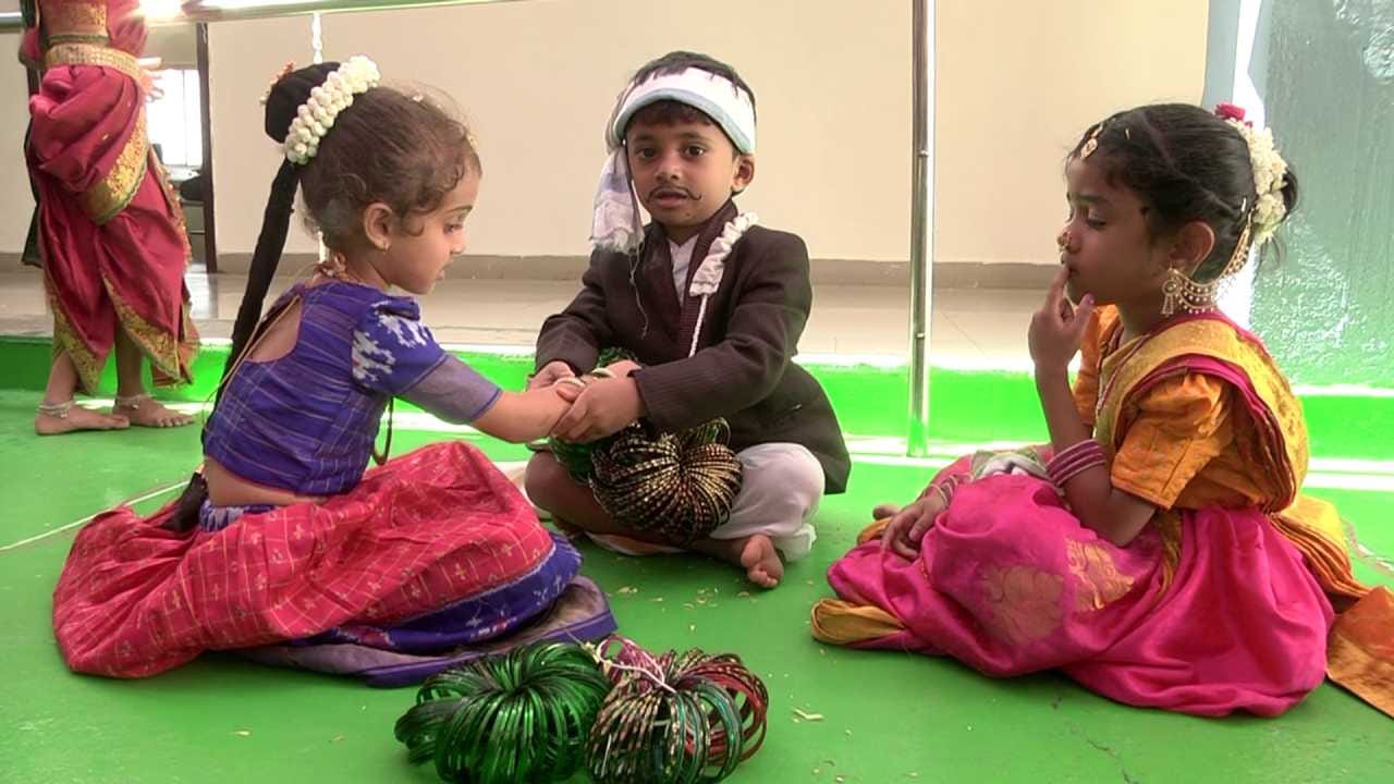  ಎಳ್ಳು–ಬೆಲ್ಲ ಹಂಚಿಕೆ, ಪೊಂಗಲ್, ರೋಟಿ ಸೇರಿದಂತೆ ಸಾಂಪ್ರದಾಯಿಕ ಅಡುಗೆ ತಯಾರಿ ಹಾಗೂ ದವಸ ಧಾನ್ಯಗಳಿಗೆ ಪೂಜೆ ಸಲ್ಲಿಸುವ ಮೂಲಕ ಸಂಕ್ರಾಂತಿ ಹಬ್ಬದ ಅರ್ಥ, ಮಹತ್ವ ಮತ್ತು ಕೃಷಿಯೊಂದಿಗಿನ ಮಾನವನ ಅವಿನಾಭಾವ ಸಂಬಂಧವನ್ನು ಮಕ್ಕಳಿಗೆ ವಿವರಿಸಲಾಯಿತು.
