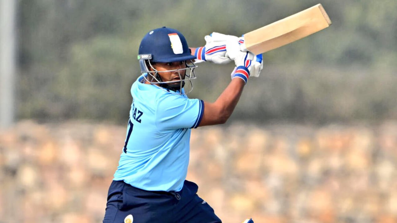  ಕ್ರೀಸ್‌ಗೆ ಬಂದ ತಕ್ಷಣ ಆಕ್ರಮಣಕಾರಿಯಾಗಿ ಬ್ಯಾಟಿಂಗ್ ಮಾಡಲು ಪ್ರಾರಂಭಿಸಿದ ಸರ್ಫರಾಜ್ ಖಾನ್, ಹರ್‌ಪ್ರೀತ್ ಬ್ರಾರ್ ಎಸೆದ ಐದು ಎಸೆತಗಳಲ್ಲಿ 19 ರನ್ ಕಲೆಹಾಕಿದರು. ನಂತರ ಅಭಿಷೇಕ್ ಶರ್ಮಾ ಎಸೆದ ಆರು ಎಸೆತಗಳಲ್ಲಿ ಆರು ಬೌಂಡರಿಗಳನ್ನು ಹೊಡೆದರು. 