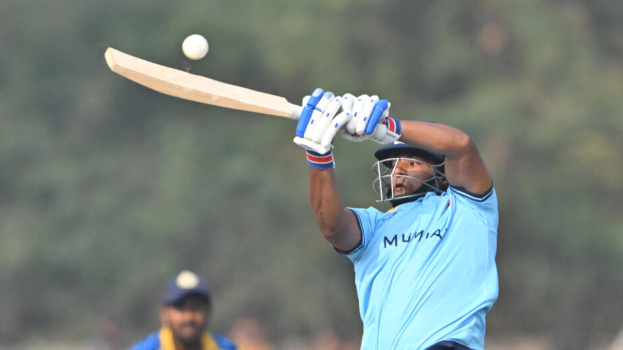 ಪಂಜಾಬ್ ವಿರುದ್ಧ ಸರ್ಫರಾಜ್ ಖಾನ್ 20 ಎಸೆತಗಳಲ್ಲಿ 62 ರನ್ ಗಳಿಸಿದರು. ಅವರು 7 ಬೌಂಡರಿ ಮತ್ತು 5 ಸಿಕ್ಸರ್‌ಗಳನ್ನು ಬಾರಿಸಿದರು. ಈ ಟೂರ್ನಮೆಂಟ್‌ನಲ್ಲಿ ಸರ್ಫರಾಜ್ ಇಲ್ಲಿಯವರೆಗೆ ಅಸಾಧಾರಣ ಪ್ರದರ್ಶನ ನೀಡಿದ್ದಾರೆ. ಆಡಿರುವ 5 ಇನ್ನಿಂಗ್ಸ್‌ಗಳಲ್ಲಿ 80 ಕ್ಕಿಂತ ಹೆಚ್ಚು ಸರಾಸರಿಯೊಂದಿಗೆ 303 ರನ್ ಗಳಿಸಿದ್ದಾರೆ.